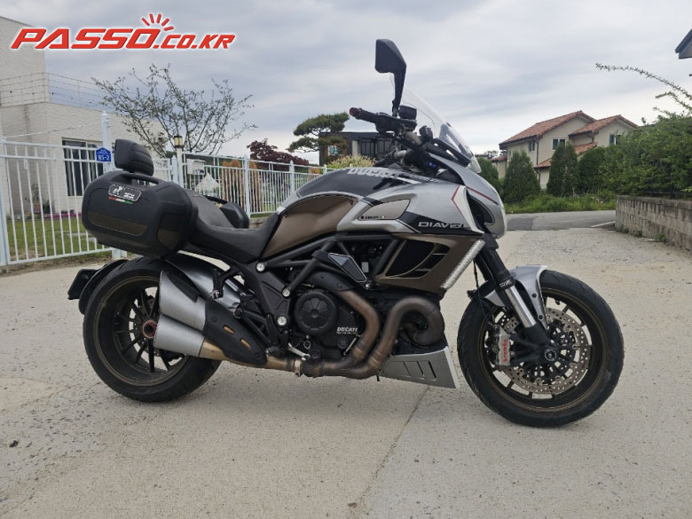 Ducati 디아벨 스트라다