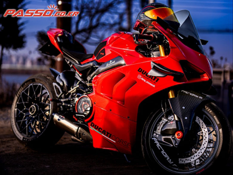 Ducati 파니갈레 V4 S