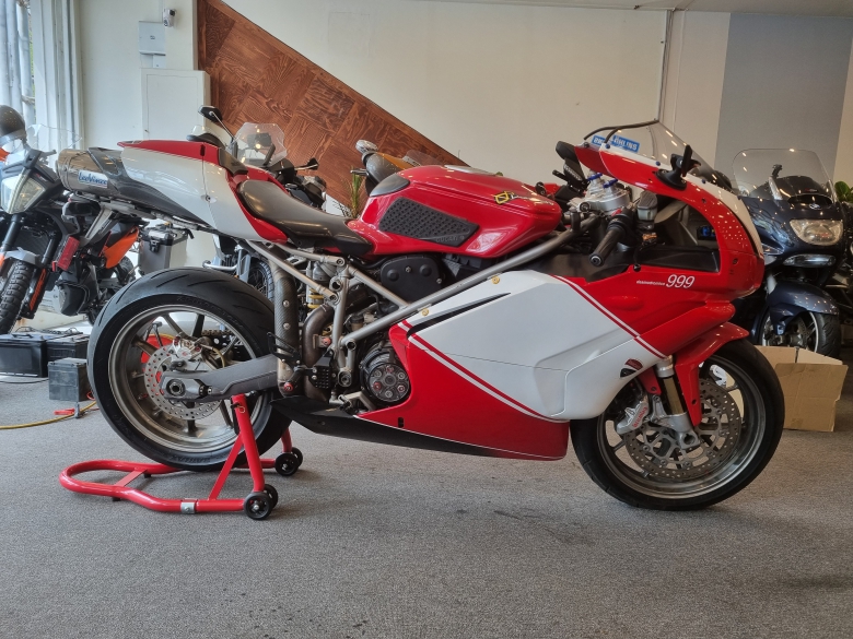 Ducati 999