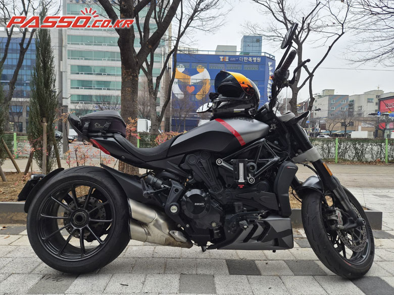 Ducati X 디아벨 블랙스타