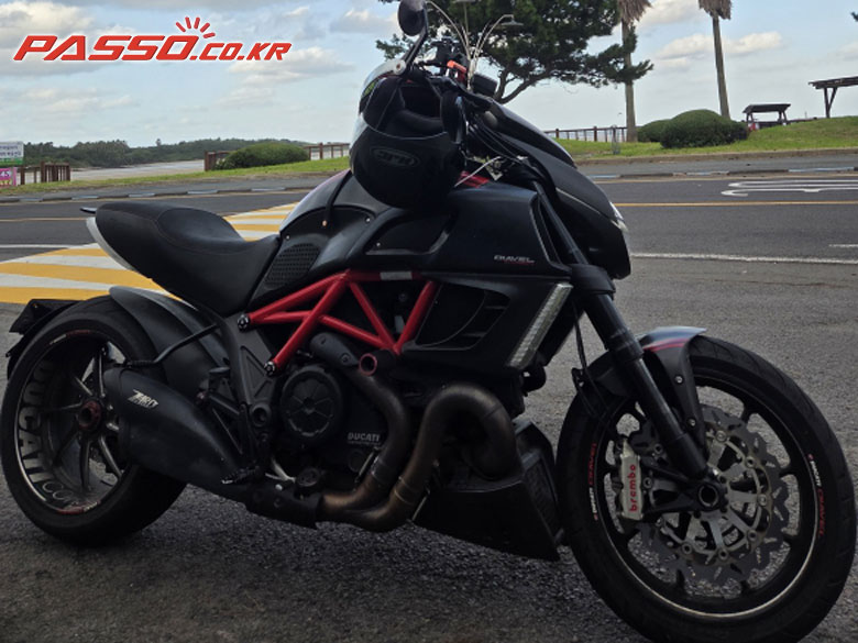 Ducati 디아벨 카본