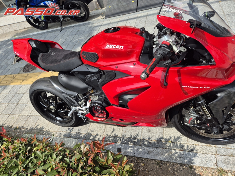 Ducati 파니갈레 V2
