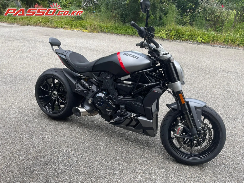 Ducati X 디아벨 블랙스타