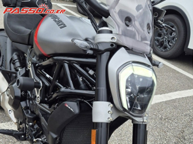 Ducati X 디아벨 블랙스타