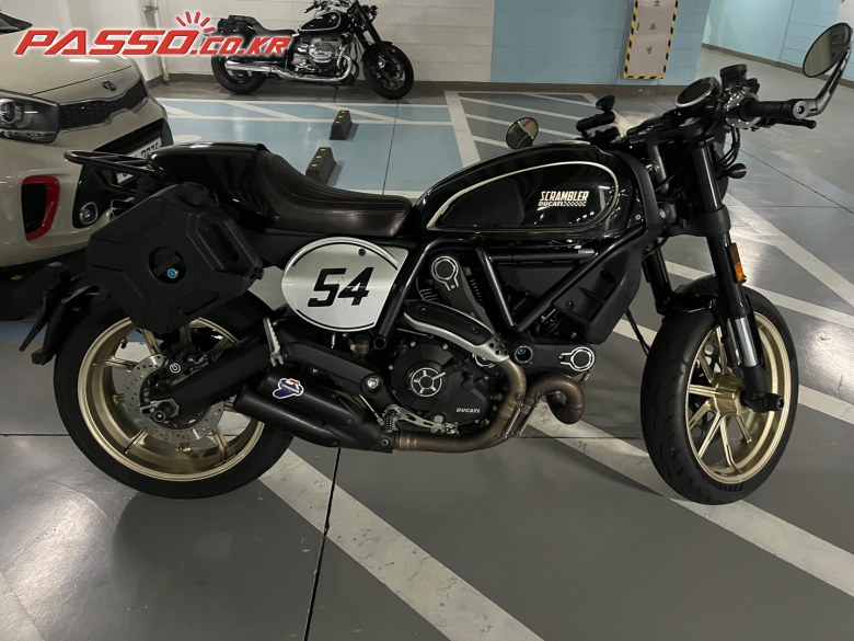 Ducati 스크램블러 카페 레이서
