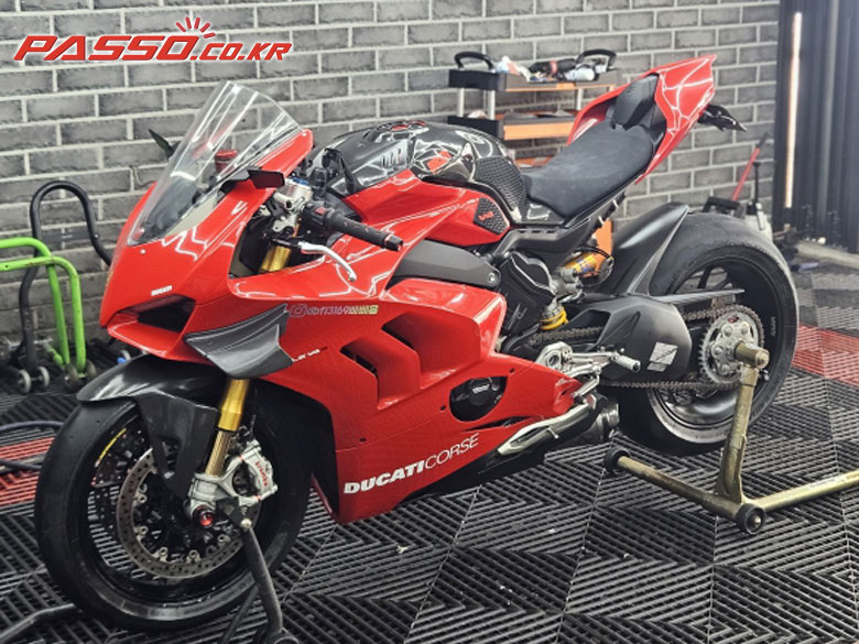 Ducati 파니갈레 V4 S