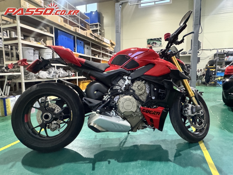 Ducati 스트리트파이터 V4 S