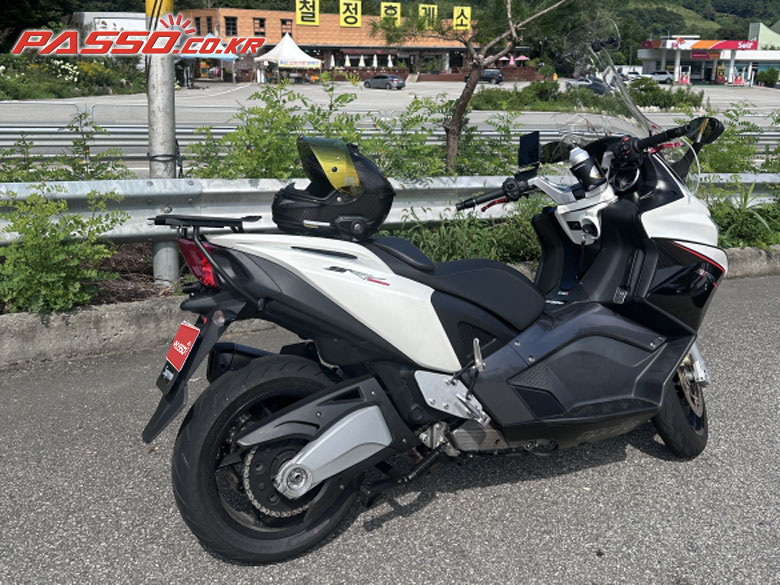 Aprilia SRV 850
