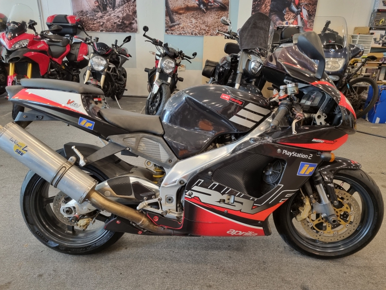 Aprilia RSV 1000 밀레