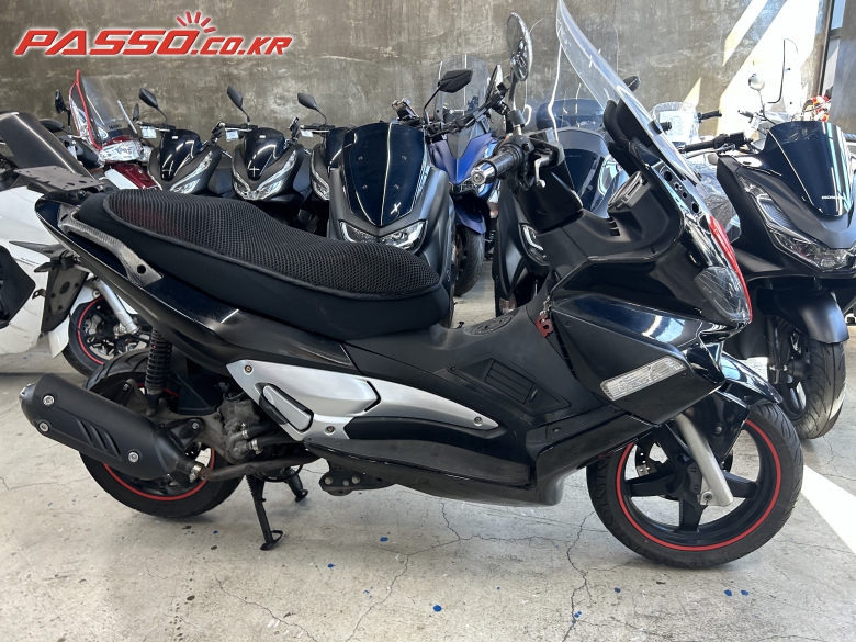 Aprilia SR MAX 300