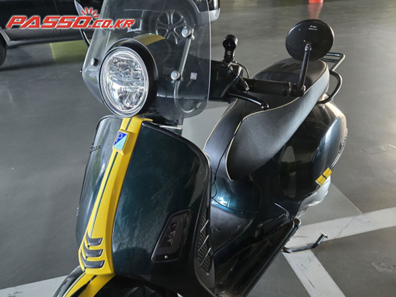 Vespa GTS 300 슈퍼 레이싱 식스티