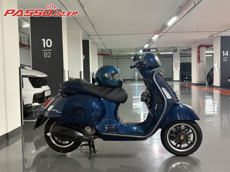 Vespa GTS 300 슈퍼테크