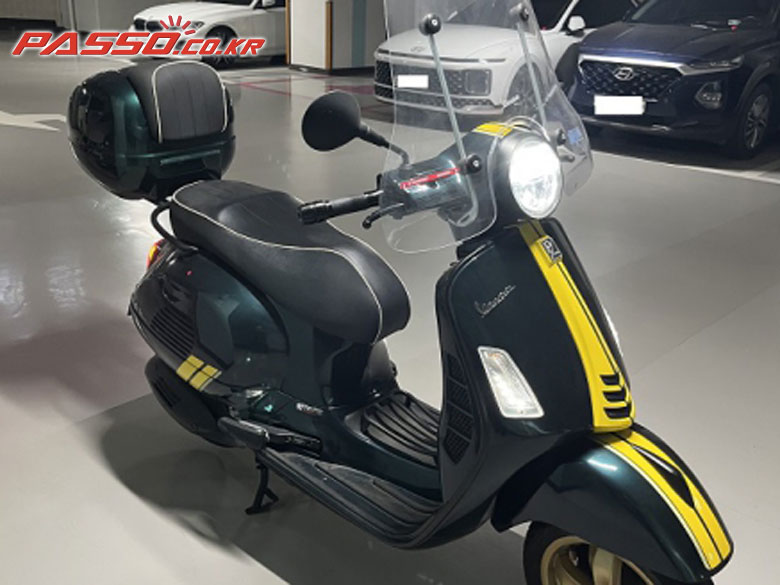 Vespa GTS 300 슈퍼 레이싱 식스티
