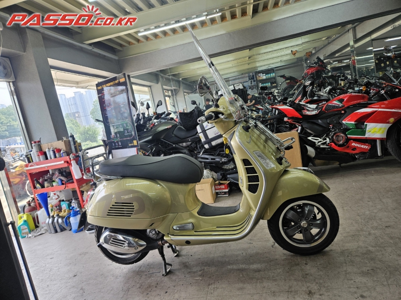 Vespa GTS 300 75주년 스페셜에디션