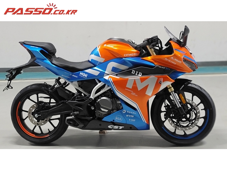 CFMOTO 300 SR