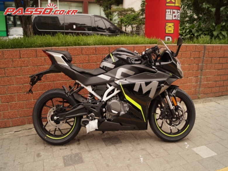 CFMOTO 300 SR