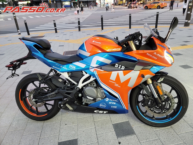 CFMOTO 300 SR