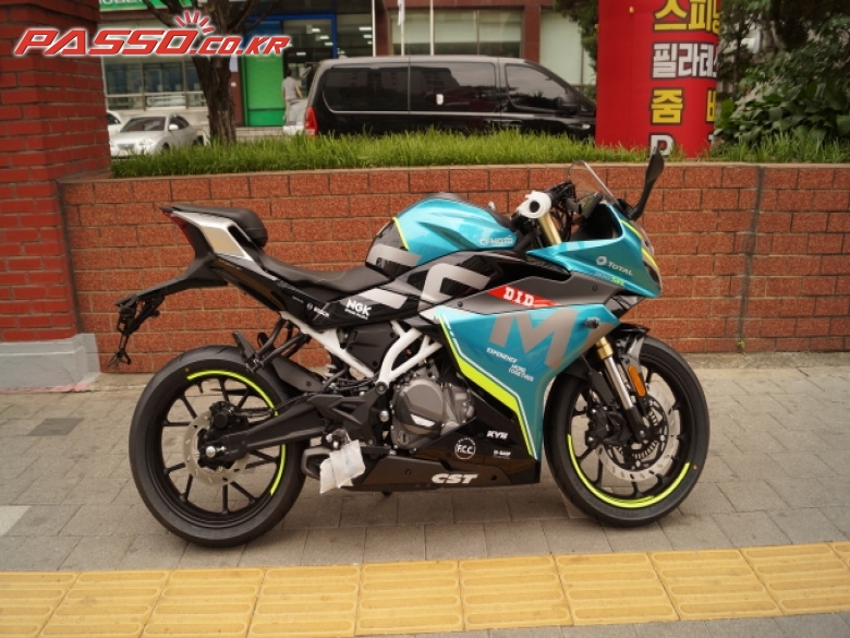 CFMOTO 300 SR