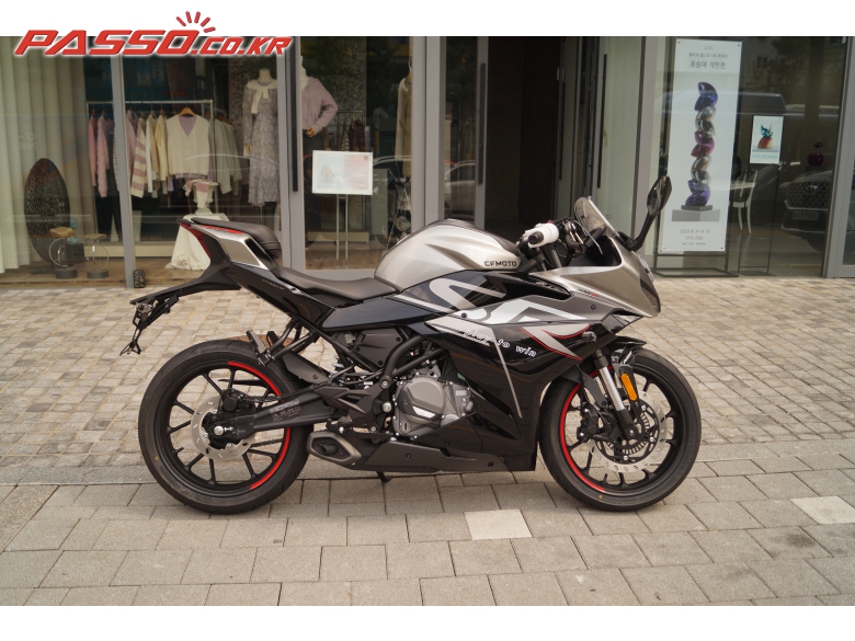 CFMOTO 300 SR