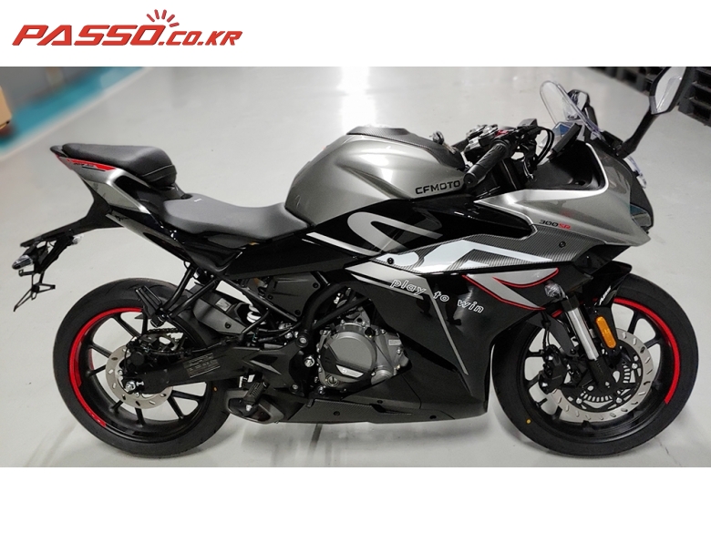 CFMOTO 300 SR