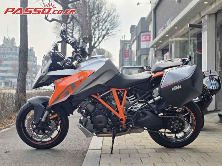 KTM 1290 Super Duke GT