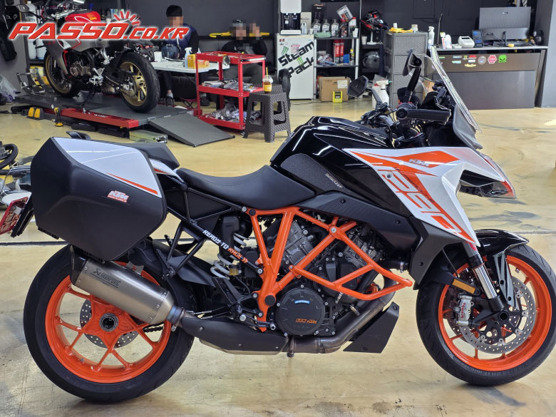 KTM 1290 Super Duke GT