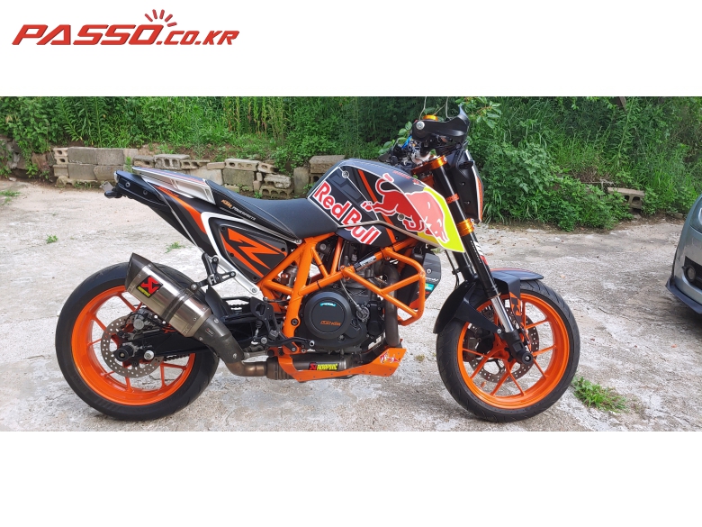 KTM 690 Duke R