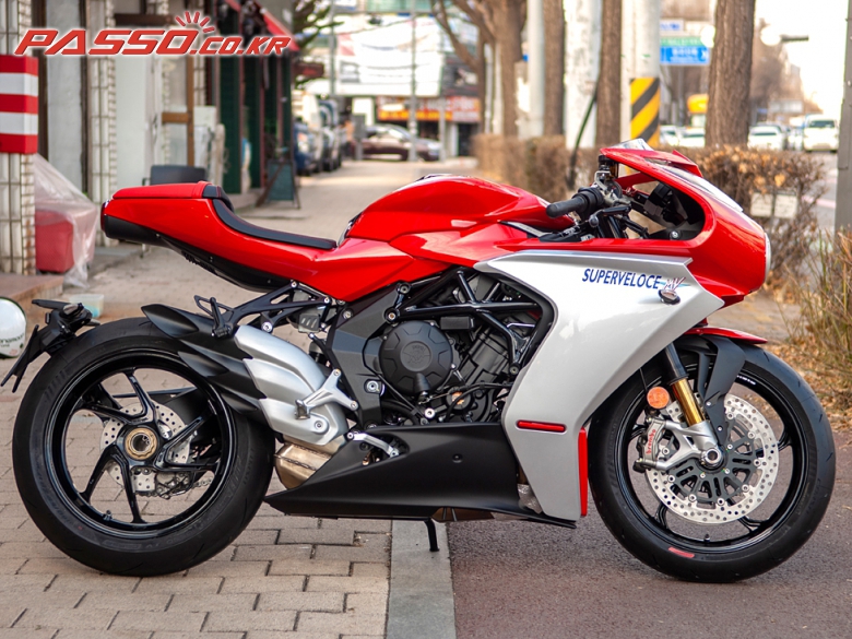 MV Agusta Superveloce 800