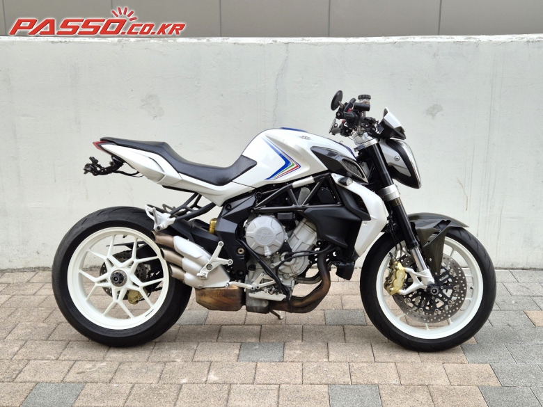 MV Agusta Brutale 800
