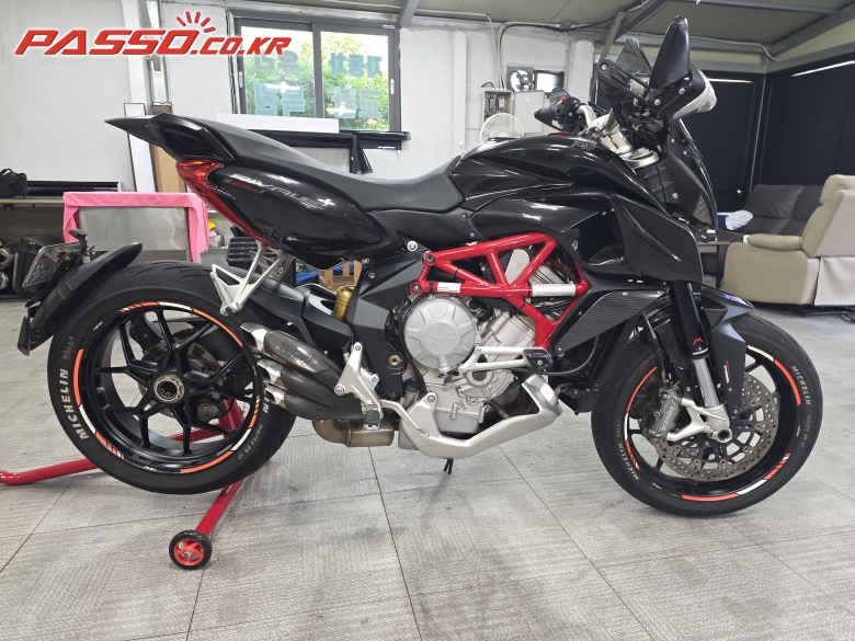 MV Agusta Rivale 800