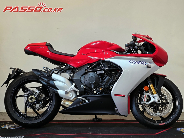 MV Agusta Superveloce 800