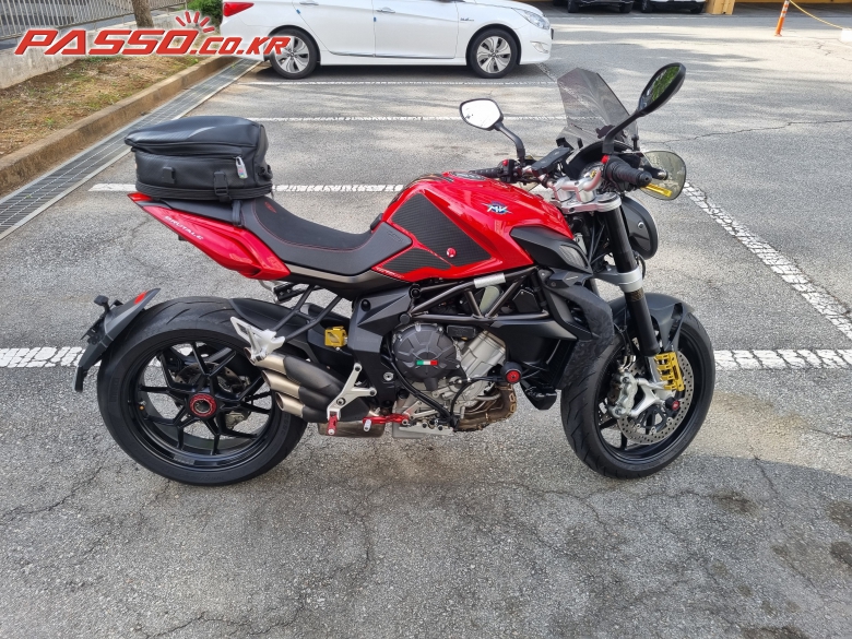 MV Agusta Brutale 675