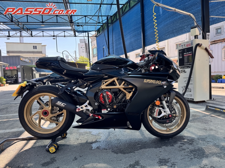MV Agusta Superveloce 800